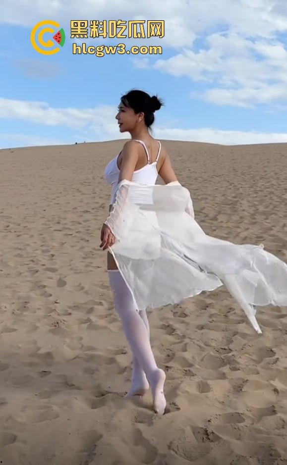 抖音快手400万粉丝网红【龚玥菲】私密裸聊视频外泄!这个骚逼捞金不择手段,露逼挑逗金主花样多