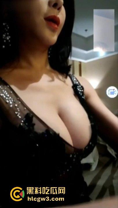 抖音快手400万粉丝网红【龚玥菲】私密裸聊视频外泄!这个骚逼捞金不择手段,露逼挑逗金主花样多