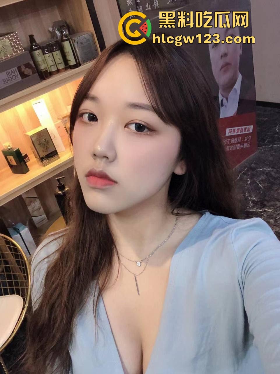 追了半年终于搞到大三巨乳学姐【林婉婉】含鸡成瘾舔精当饭吃，每晚跪床口交榨精，我真的被她舔到腿软！