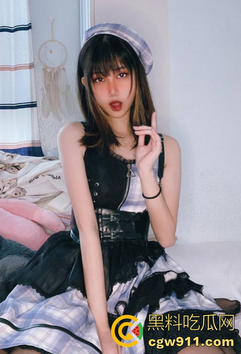 大神曝光小母狗【何梦诗】,湖北人打过胎,超喜欢玩3p和群p,鸡巴大能力强的,需要的来联系!