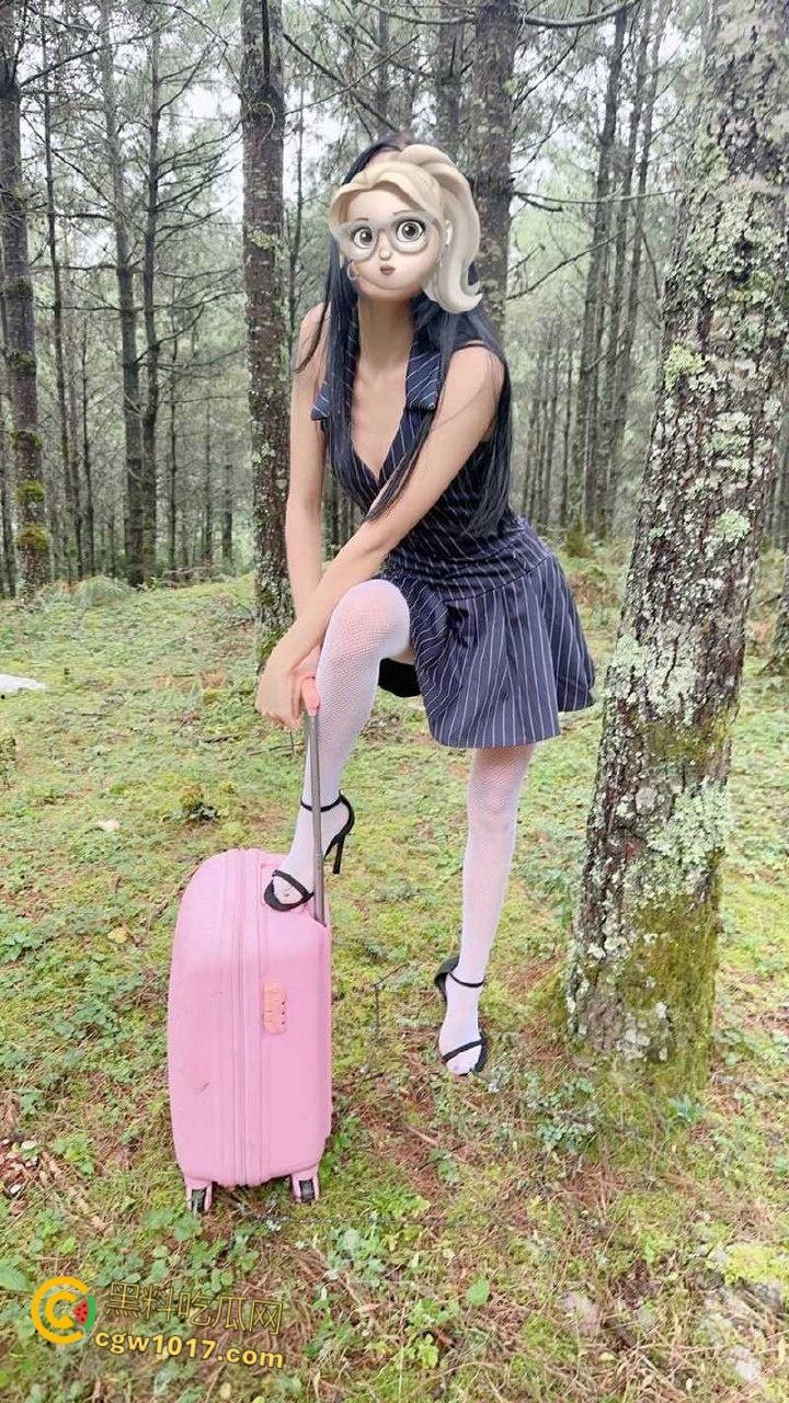 帮小姨子搬东西,小母狗竟用骚逼回报 ,高跟鞋开档白丝抠逼自慰,车震无套中出白虎嫩穴,干的白浆流一地!