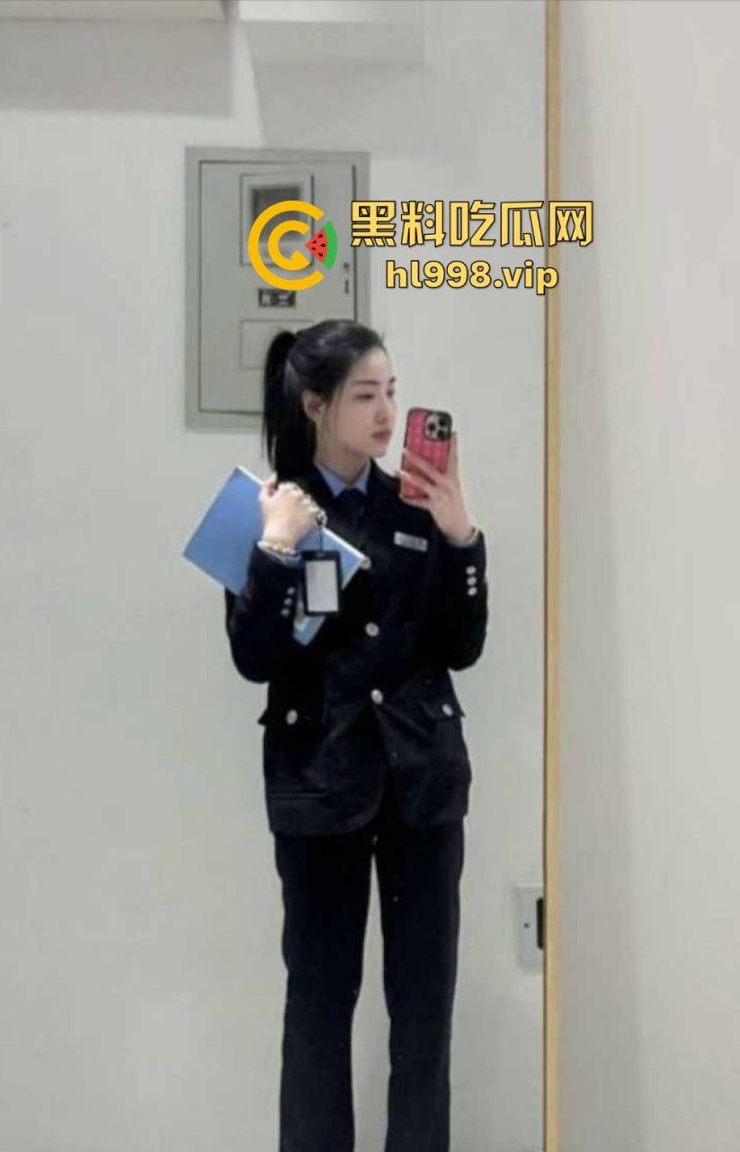 民警变成变态淫魔!外网发布与女警的性爱视频,穿警服口交、后入爆操,极品警花无处遁形!