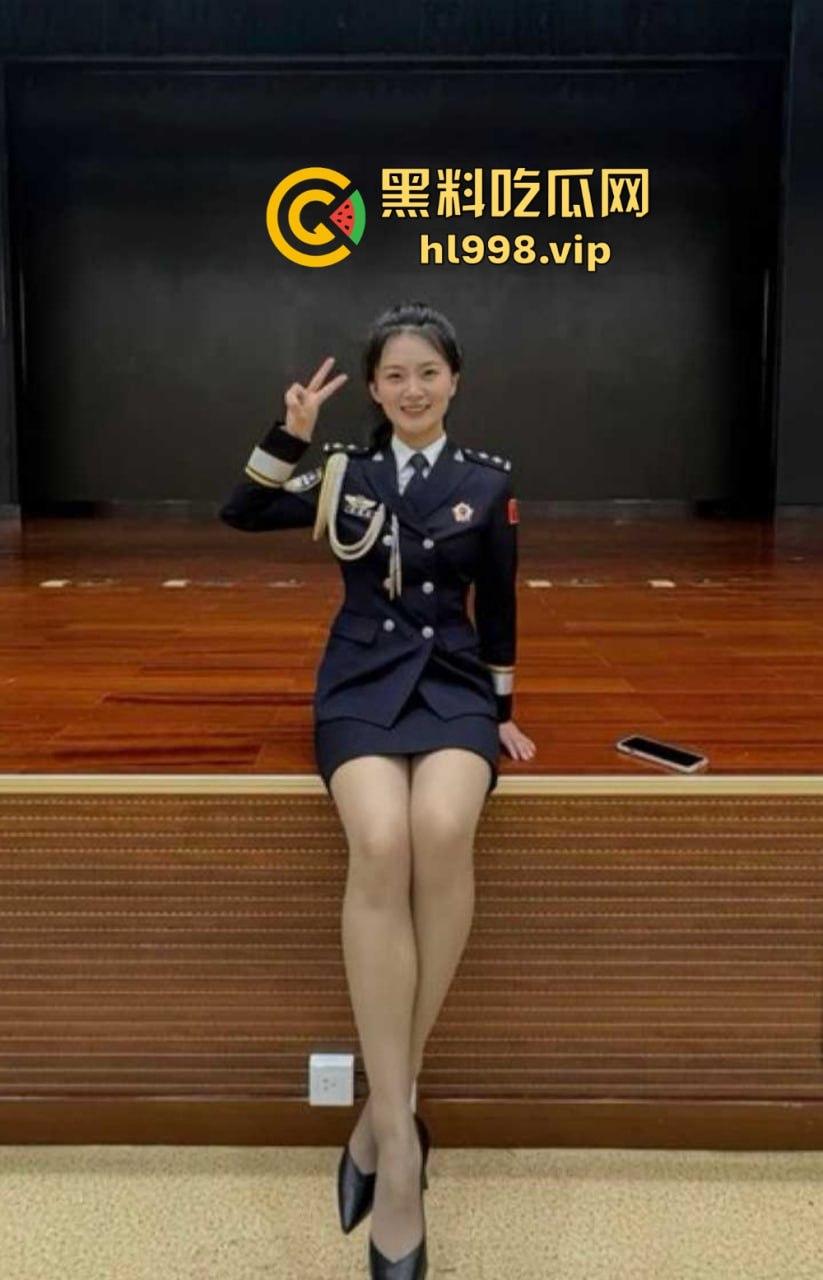 民警变成变态淫魔!外网发布与女警的性爱视频,穿警服口交、后入爆操,极品警花无处遁形!