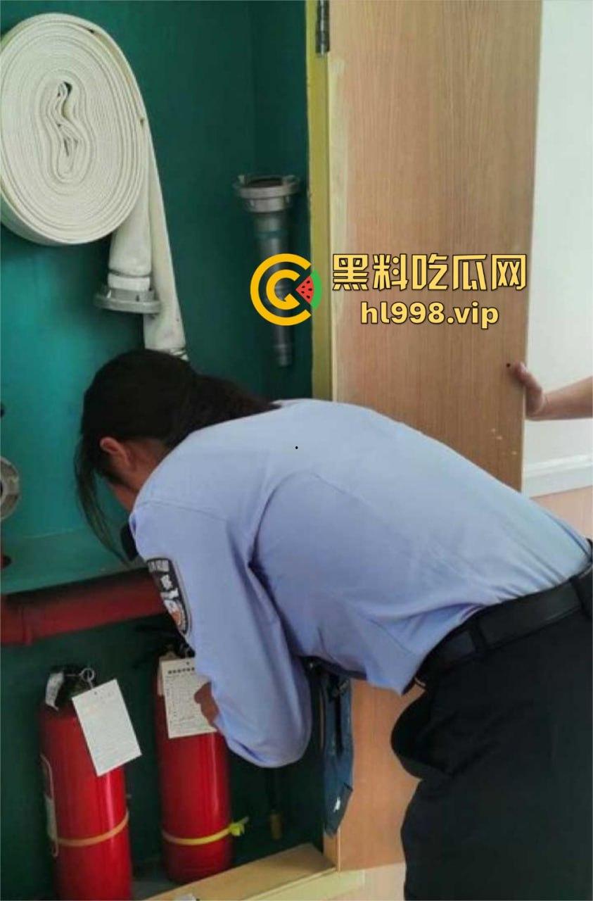 民警变成变态淫魔!外网发布与女警的性爱视频,穿警服口交、后入爆操,极品警花无处遁形!