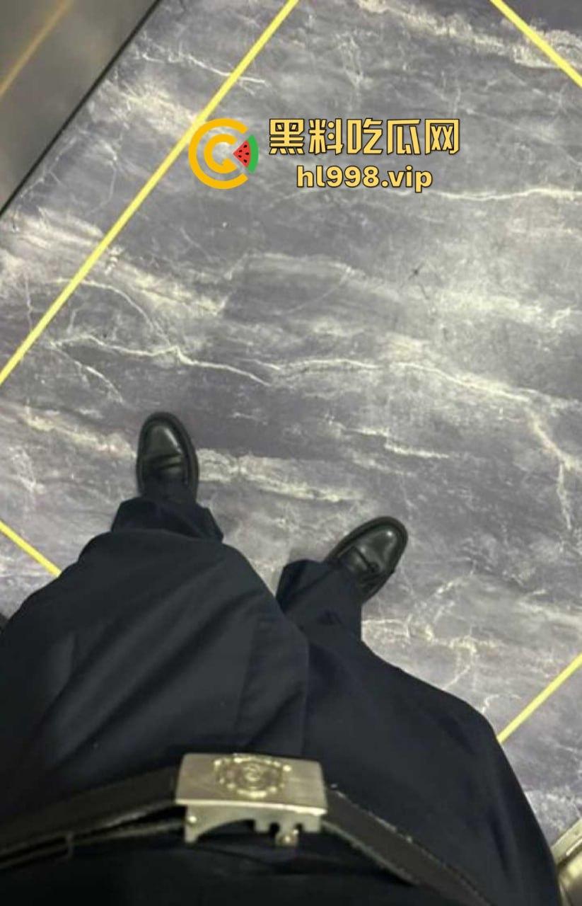 民警变成变态淫魔!外网发布与女警的性爱视频,穿警服口交、后入爆操,极品警花无处遁形!