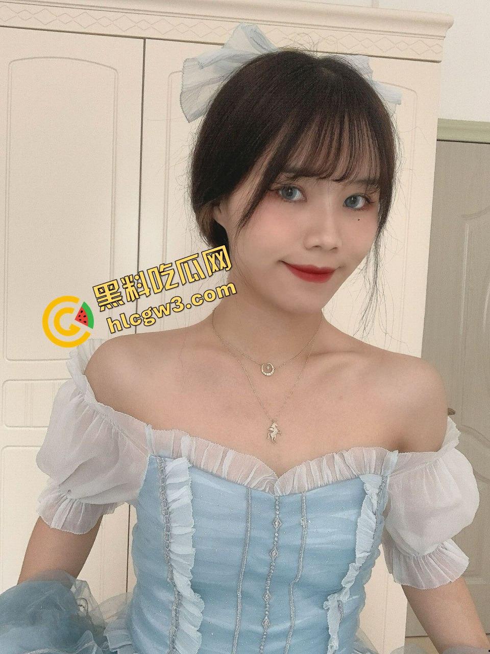 百色职业学院大二骚鸡『徐海欣』给金爸的定制私拍外泄 用笔涂骚奶大力撕逼!独家流出!