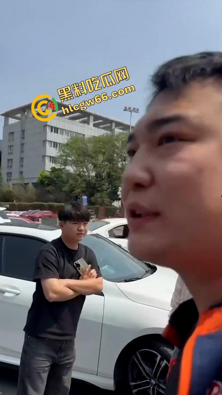 德阳妈逼哥火力全开!宝马别车还理直气壮?网红张某当街开骂骂出天际,含妈量爆表直接骂进热搜!