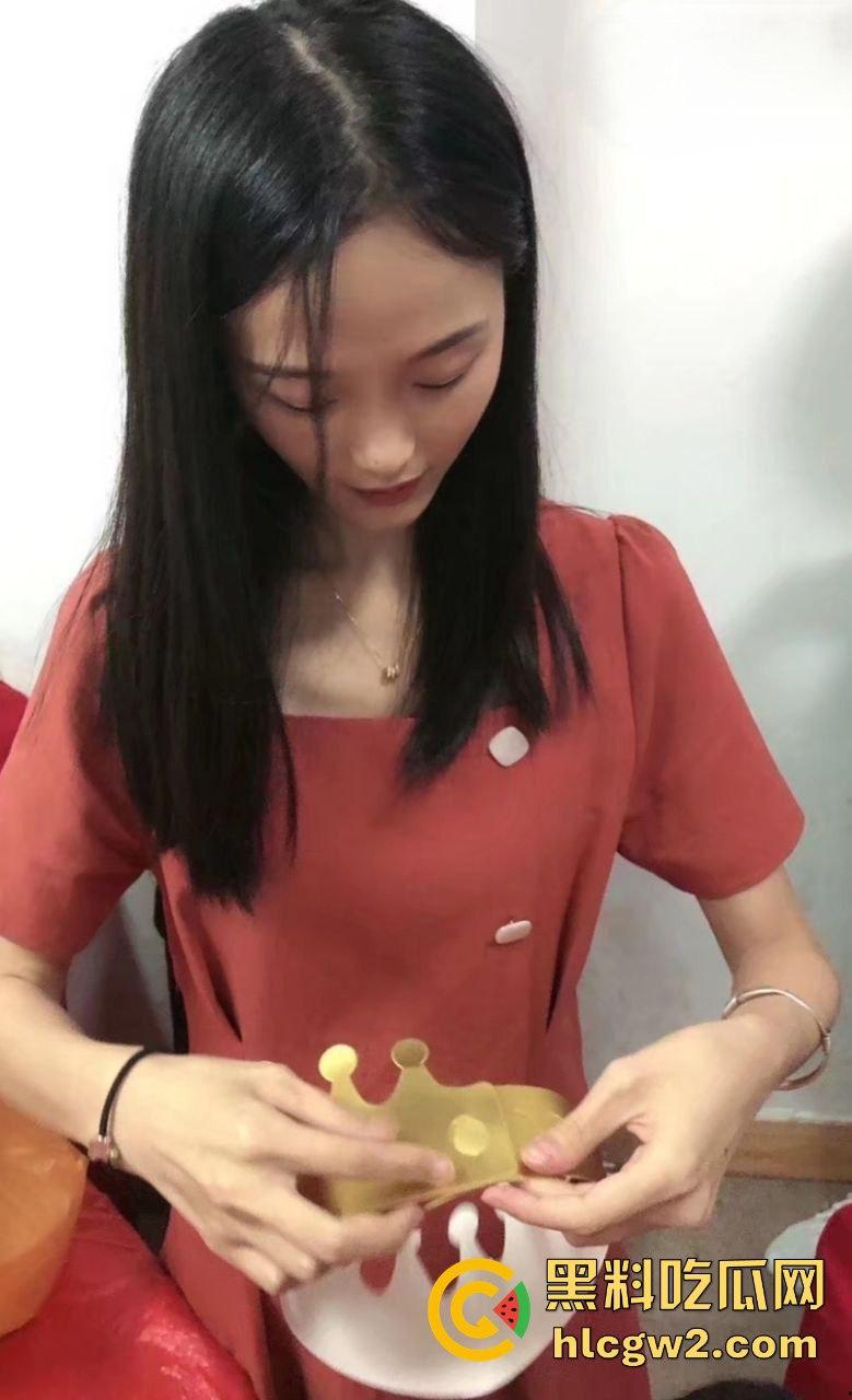 福建【郑雨桐】人妻反差震惊众人 表面端庄贤惠 私下性瘾超大 天天背着老公出去当出轨母狗!