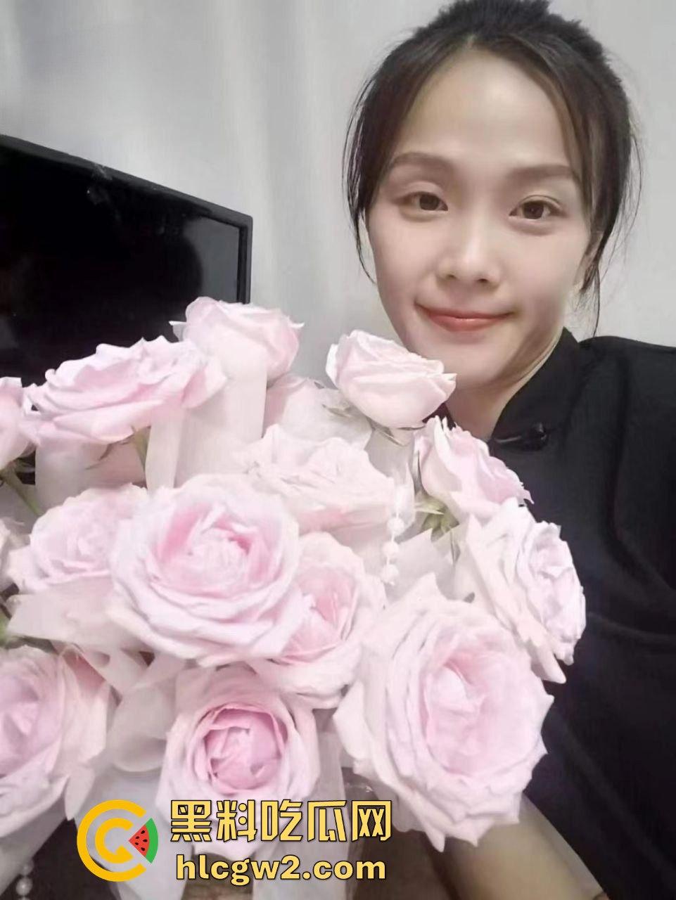 福建【郑雨桐】人妻反差震惊众人 表面端庄贤惠 私下性瘾超大 天天背着老公出去当出轨母狗!