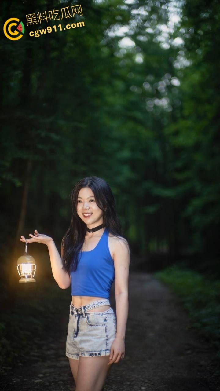 广东佛山新婚小夫妻,趁着休婚假在家疯狂做爱,开档黑丝足交韵味十足,蒙眼调教后入翘臀 !