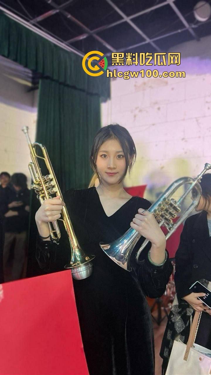 宁夏工商学院音乐生【刘思露】约炮视频曝光,全校出名的骚母狗免费白嫖爽!