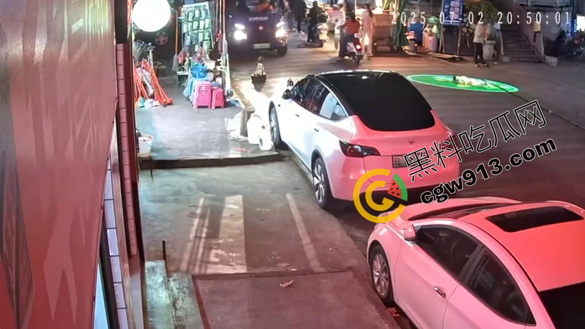 小童惨遭死亡车轮碾压!父母失职还是司机无辜?大理街头目睹令人心碎一幕