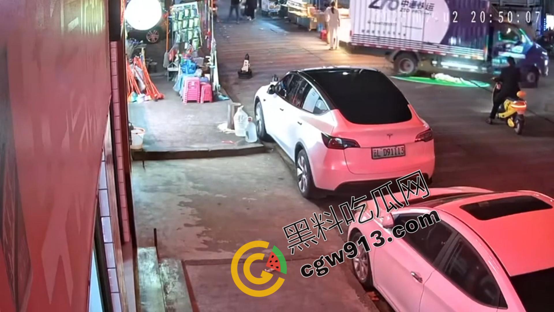 小童惨遭死亡车轮碾压!父母失职还是司机无辜?大理街头目睹令人心碎一幕