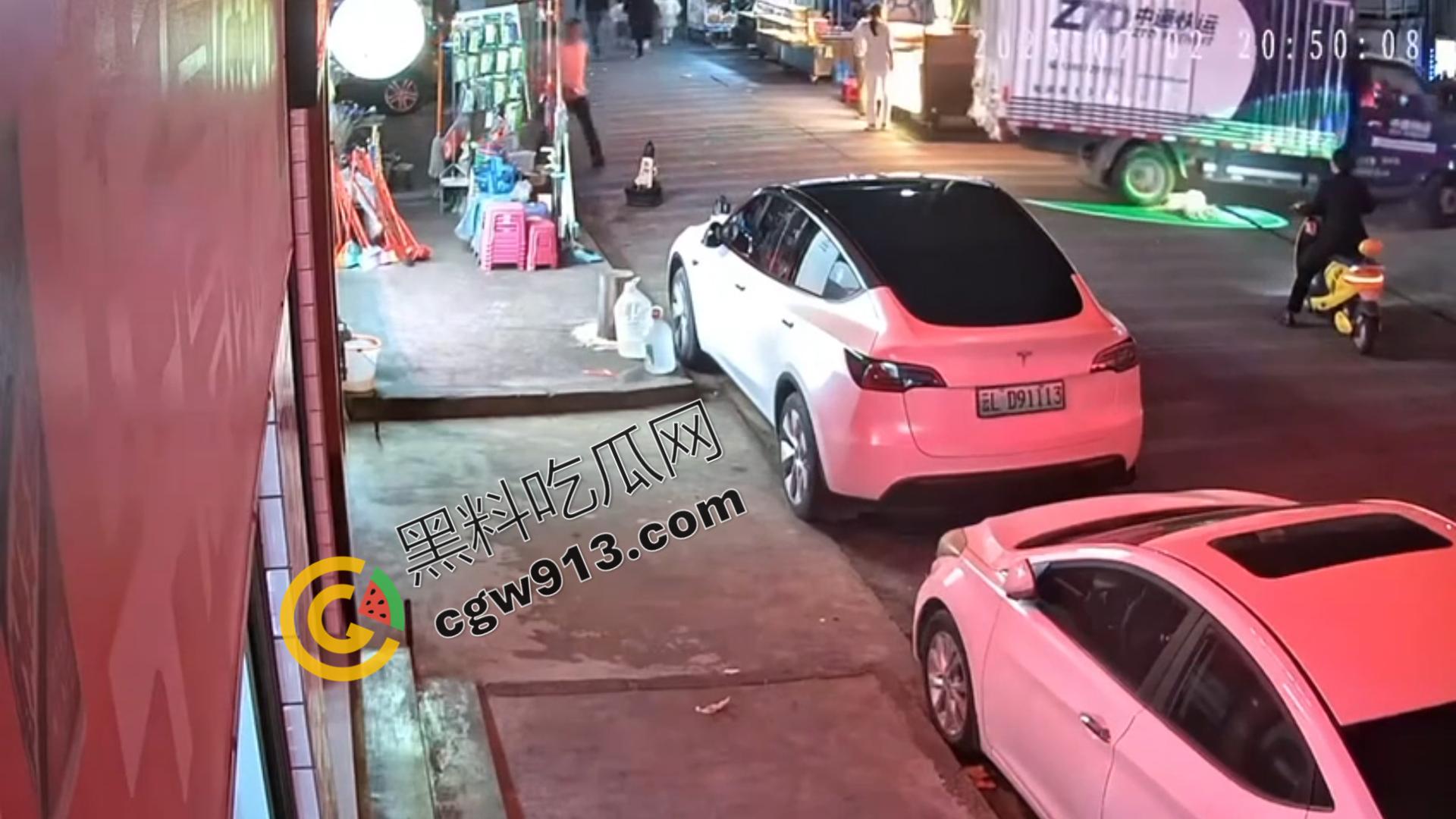 小童惨遭死亡车轮碾压!父母失职还是司机无辜?大理街头目睹令人心碎一幕