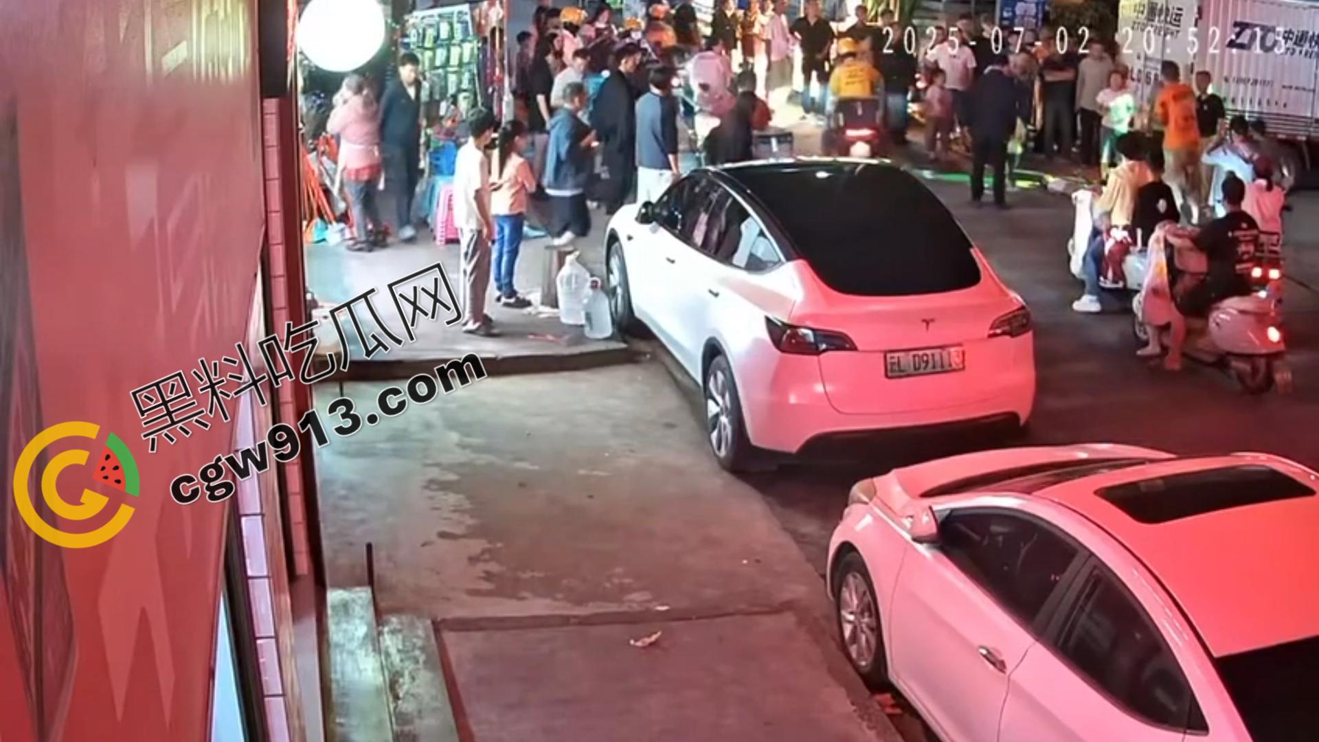 小童惨遭死亡车轮碾压!父母失职还是司机无辜?大理街头目睹令人心碎一幕