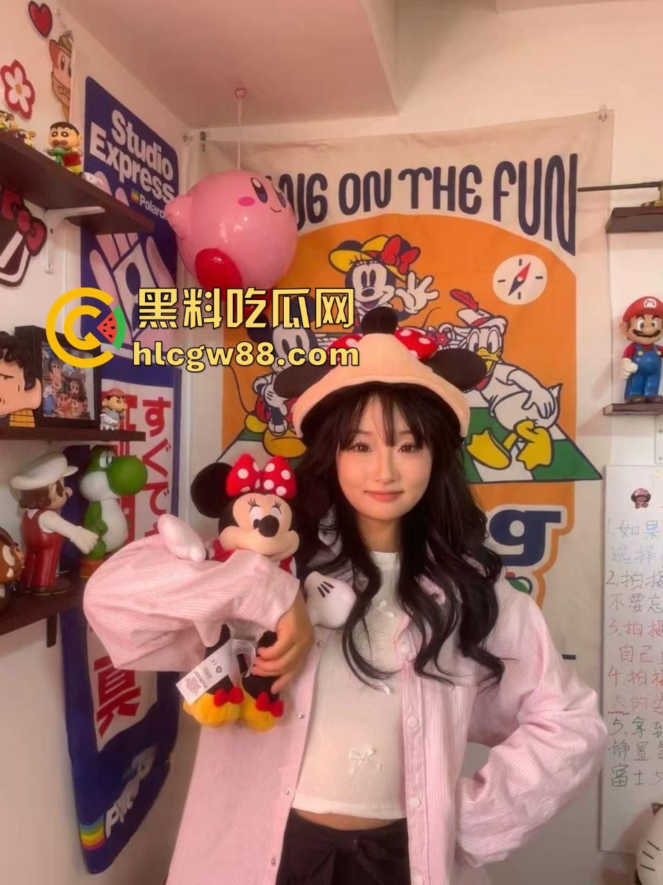 内蒙古包头轻工技术学校【王静】下海搞黄,网友裸聊私下约炮视频曝光,制服黑丝诱惑女王,乖乖女变床上尤物!