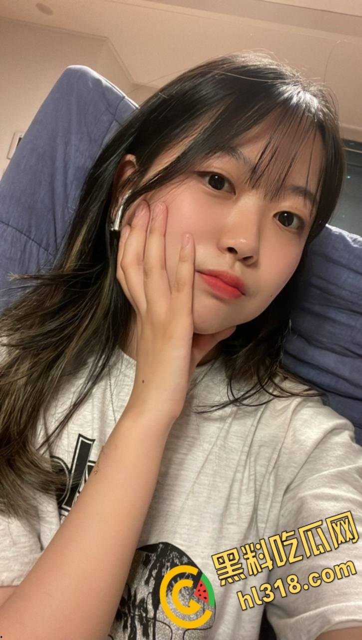 韩国极品女大学生【梨花江】,中国旅游乱情记,与多名男子激情口交,后入狂插骚逼内射 !