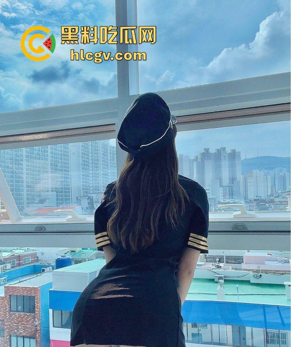 工作累了火气大？看看OF高颜值反差婊【女王】最新福利！前凸后翘，妥妥的泄欲神器！