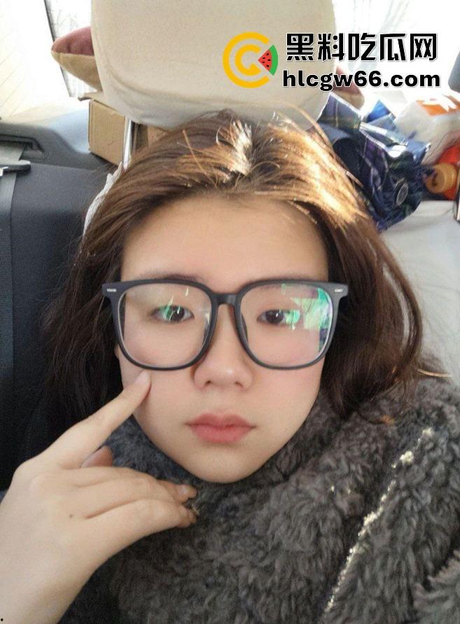 河南洛阳21岁大二骚母狗【王钦辉】白天装乖学生,晚上掰穴自拍扮女奴,嘴上喊男友爸爸叫得比谁都甜!