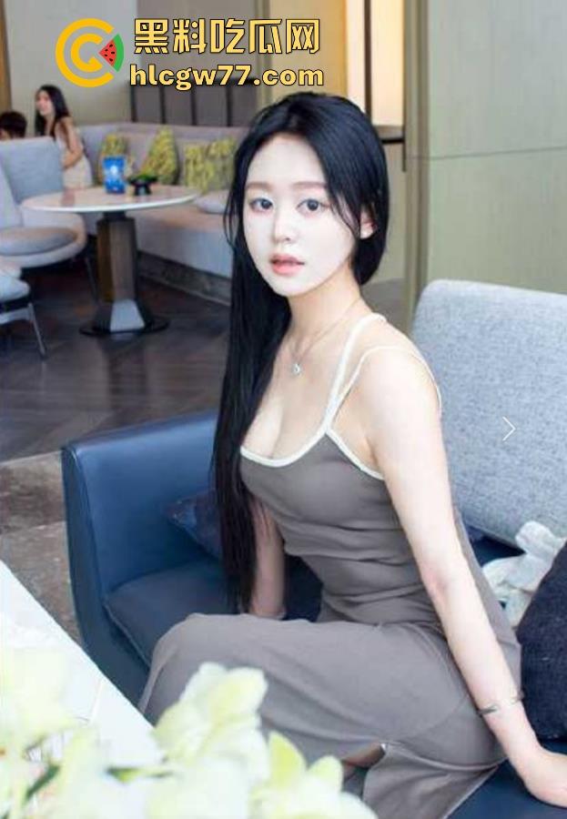 海角乱伦大神 我的姐姐和嫂子时间 姐夫被我灌多了 我在客厅把亲姐操到喷水 狠狠给他戴绿帽子!