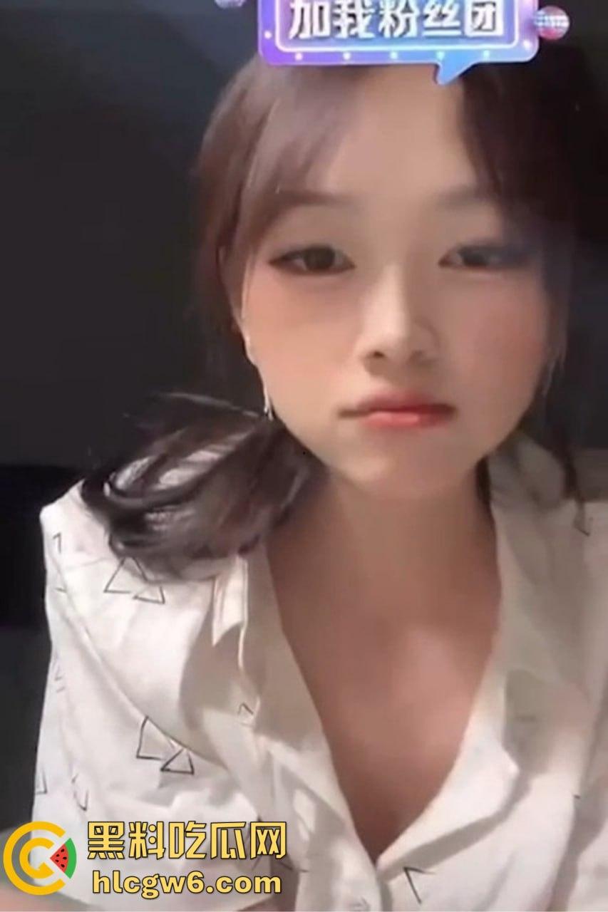 抖音骚浪嫩妹【萍果】开会直播脱光抠逼自慰,哥哥钱一到骚得比鸡还浪,浪叫不停姿势全都整出来!