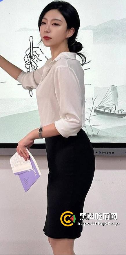 艺术书法系【黎老师】视频流出,知性女教师变反差母狗,女仆装吃鸡挨操,大奶翘臀骚炸天!