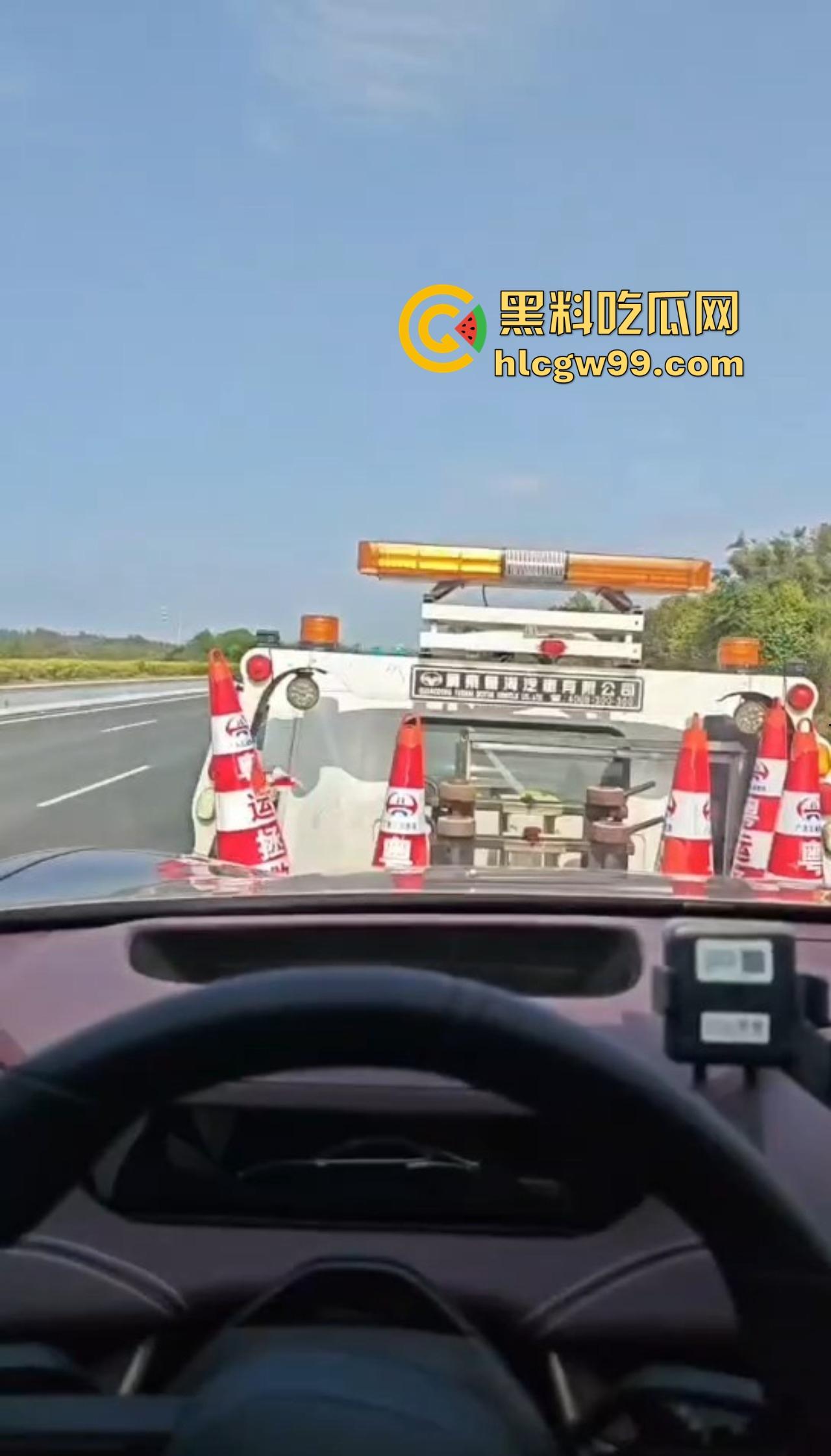 佛山小米SU7车主遇到修车店狠人大爷为挣补胎费,竟然故意划胎作案,哨兵模式全程实锤,缺德到家了!