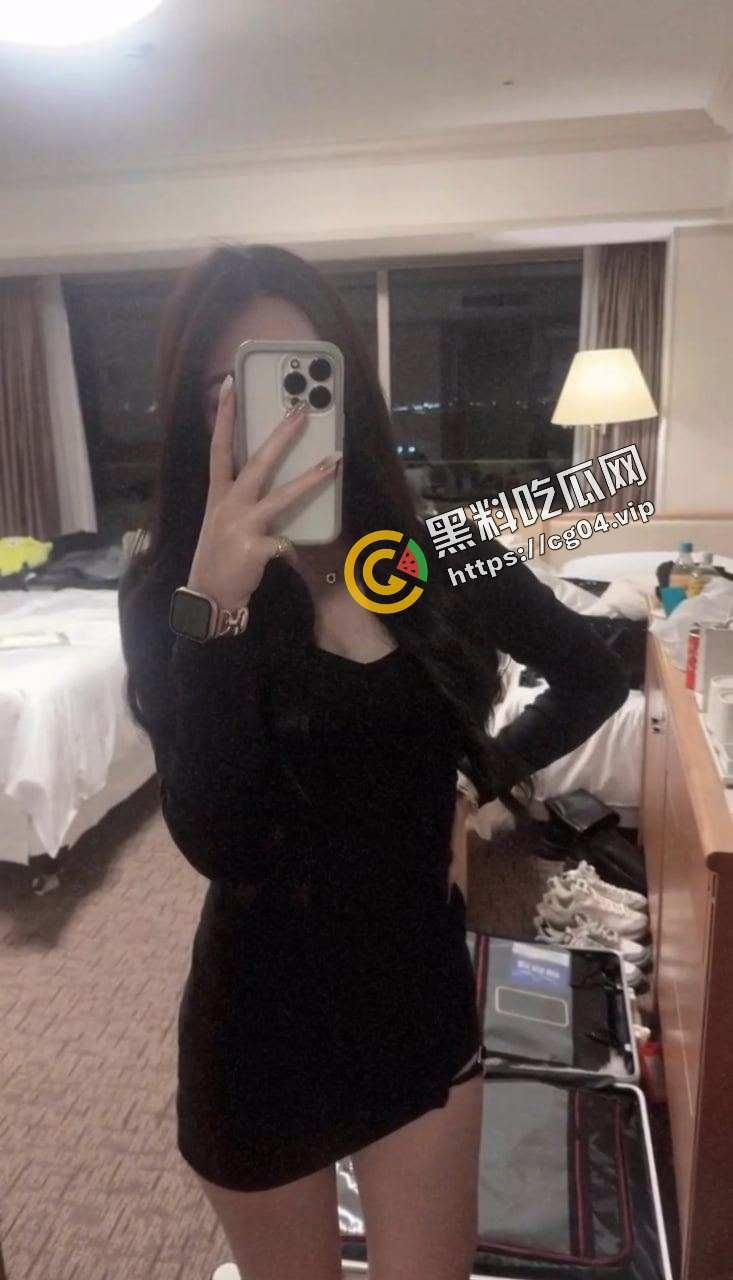 台湾高颜值主播 胡小U IG粉丝七千 私密视频被渣男前男友流出 口爆吞精 蛋糕都做成屌一样的骚货