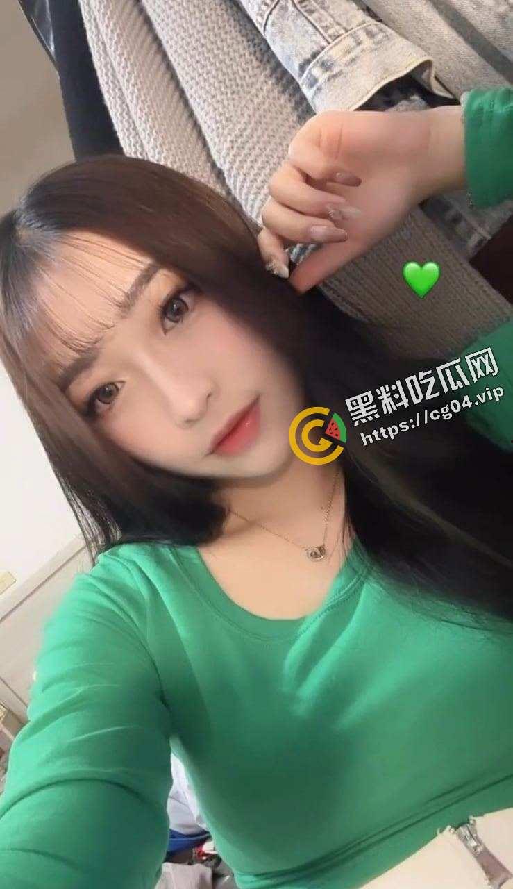 台湾高颜值主播 胡小U IG粉丝七千 私密视频被渣男前男友流出 口爆吞精 蛋糕都做成屌一样的骚货