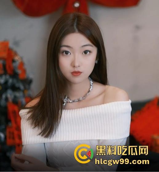 穿着校服的福建女高中生【王轶】与男友偷吃禁果视频泄密,嫩得逼人,肏得爽歪歪,果然女孩就是比女人更嫩!