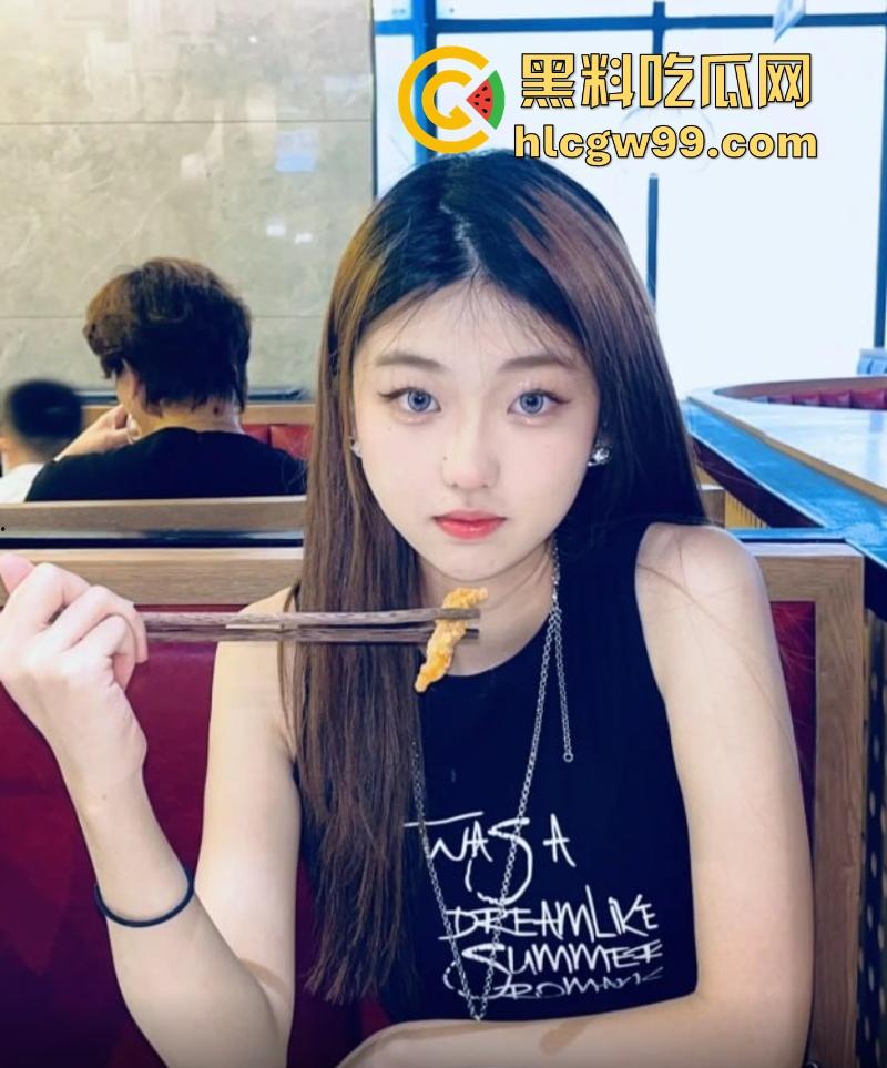 穿着校服的福建女高中生【王轶】与男友偷吃禁果视频泄密,嫩得逼人,肏得爽歪歪,果然女孩就是比女人更嫩!