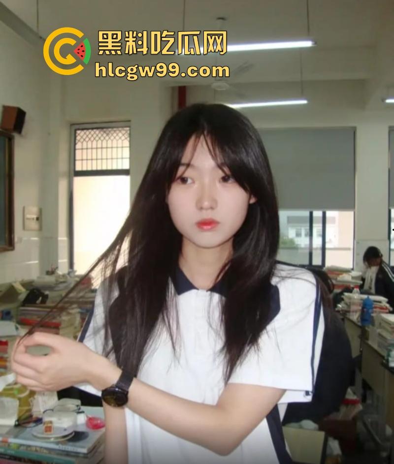 穿着校服的福建女高中生【王轶】与男友偷吃禁果视频泄密,嫩得逼人,肏得爽歪歪,果然女孩就是比女人更嫩!