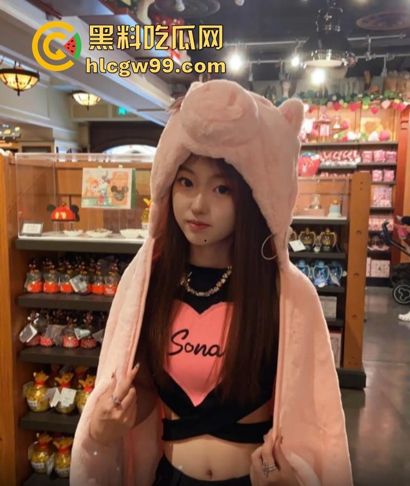 穿着校服的福建女高中生【王轶】与男友偷吃禁果视频泄密,嫩得逼人,肏得爽歪歪,果然女孩就是比女人更嫩!