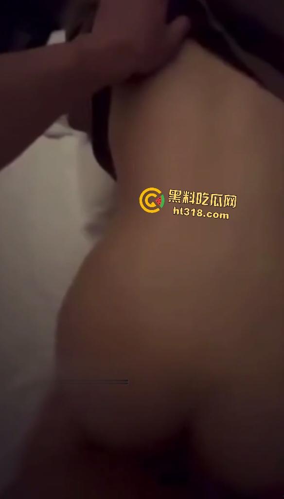 兴业银行女高管业余时间勾引下属,逼毛浓密从不剃,全程趴床让下属后入狂操!业绩从此不用愁!