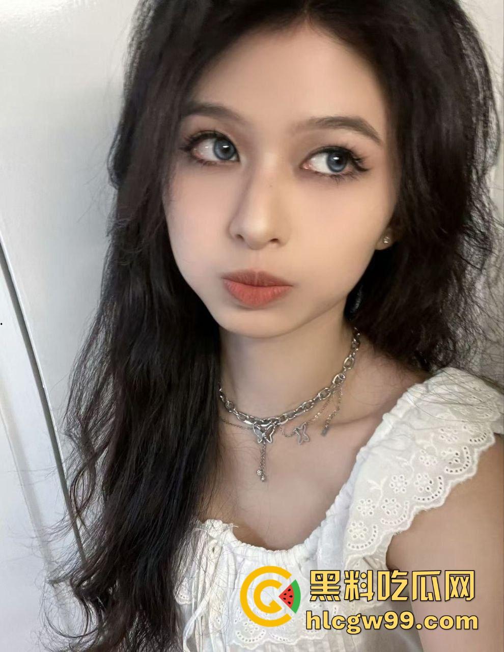 安徽师范大学女大学生【蒋弱弱】情趣内衣自拍骚照,酒店全裸自拍,最爱被大鸡巴从后面怼穿!