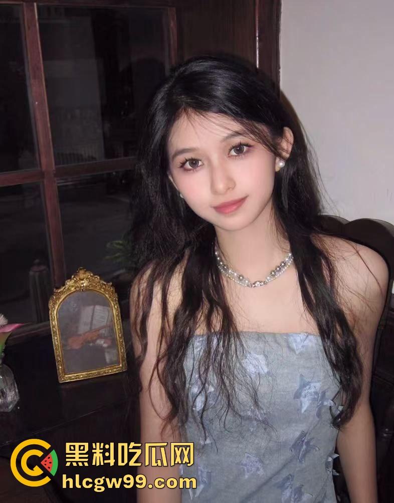 安徽师范大学女大学生【蒋弱弱】情趣内衣自拍骚照,酒店全裸自拍,最爱被大鸡巴从后面怼穿!