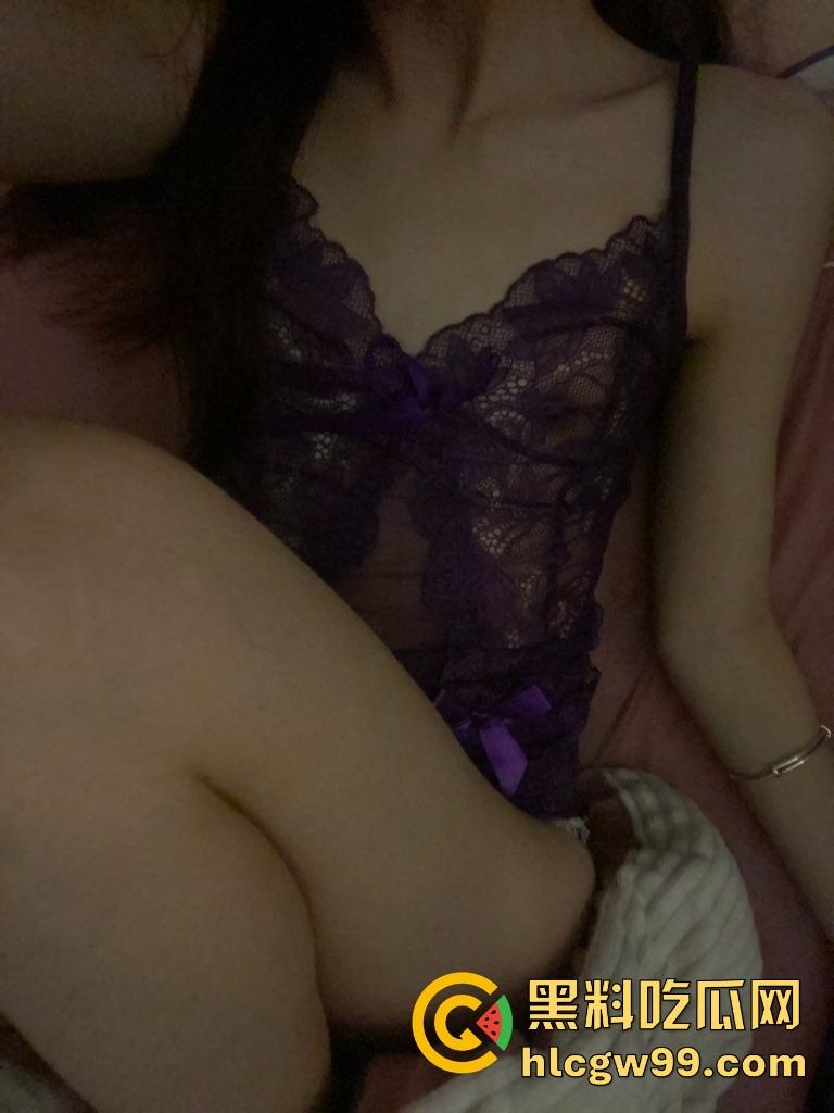 安徽师范大学女大学生【蒋弱弱】情趣内衣自拍骚照,酒店全裸自拍,最爱被大鸡巴从后面怼穿!