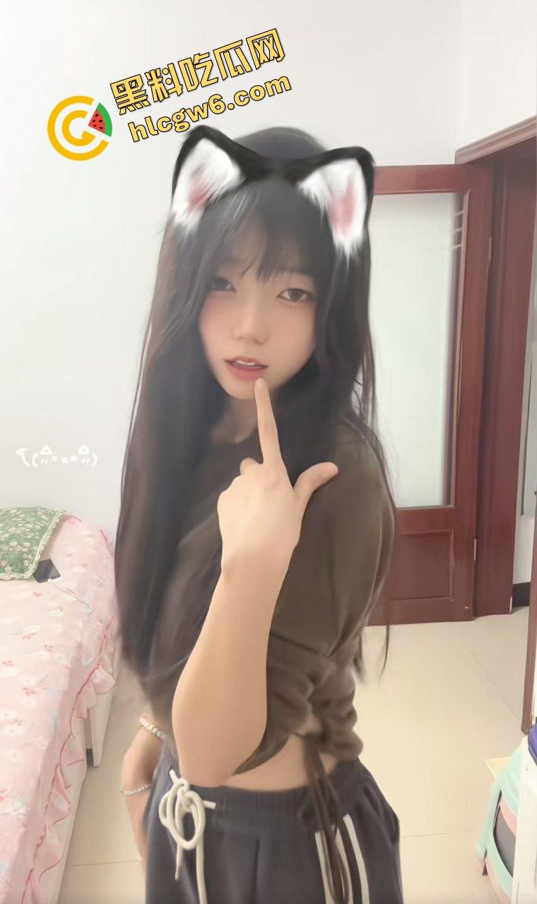 湖南邵阳学院清纯甜妹细腰炮台『戴佳怡』全自动骚臀小骚逼 主动抽插金主鸡巴!原创独家曝光流出!