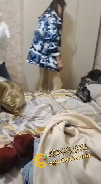 蛇毒心肠啊!高挑美女上门寻仇群殴,上来就是一脚,直接围在角落打,身材这么好的小美,想不到是这样的人啊!