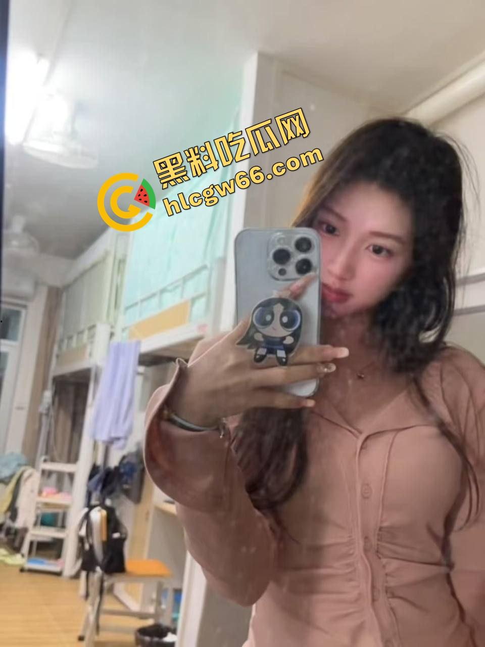 成都理工大二骚货『李娜娜』啪啪自拍流出,极品御姐身材太顶,黑丝高跟玩COS被操成狗,一晚八发全干吐!