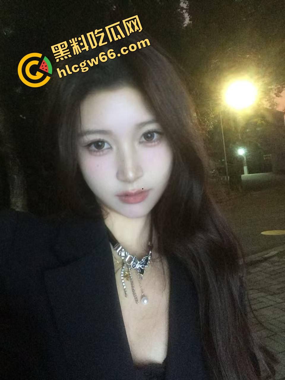 成都理工大二骚货『李娜娜』啪啪自拍流出,极品御姐身材太顶,黑丝高跟玩COS被操成狗,一晚八发全干吐!