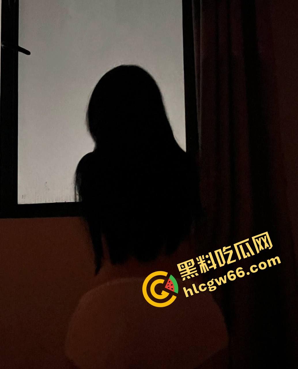 成都理工大二骚货『李娜娜』啪啪自拍流出,极品御姐身材太顶,黑丝高跟玩COS被操成狗,一晚八发全干吐!