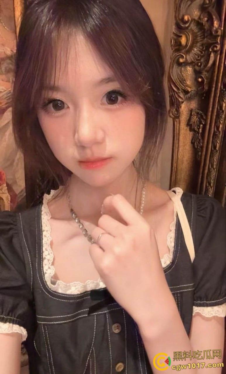 杭州清纯妹子【李一涵】,和男友自拍做爱,小骚逼年龄不大性欲极强,粉嫩小穴被无套内射,精液缓缓流出!