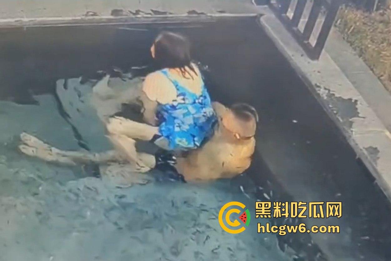 南京老骚逼真会玩 鱼疗池激情操逼玩铁锅炖 鱼被活活踩死干死满池漂着小鱼尸体 工作人员当场骂娘!