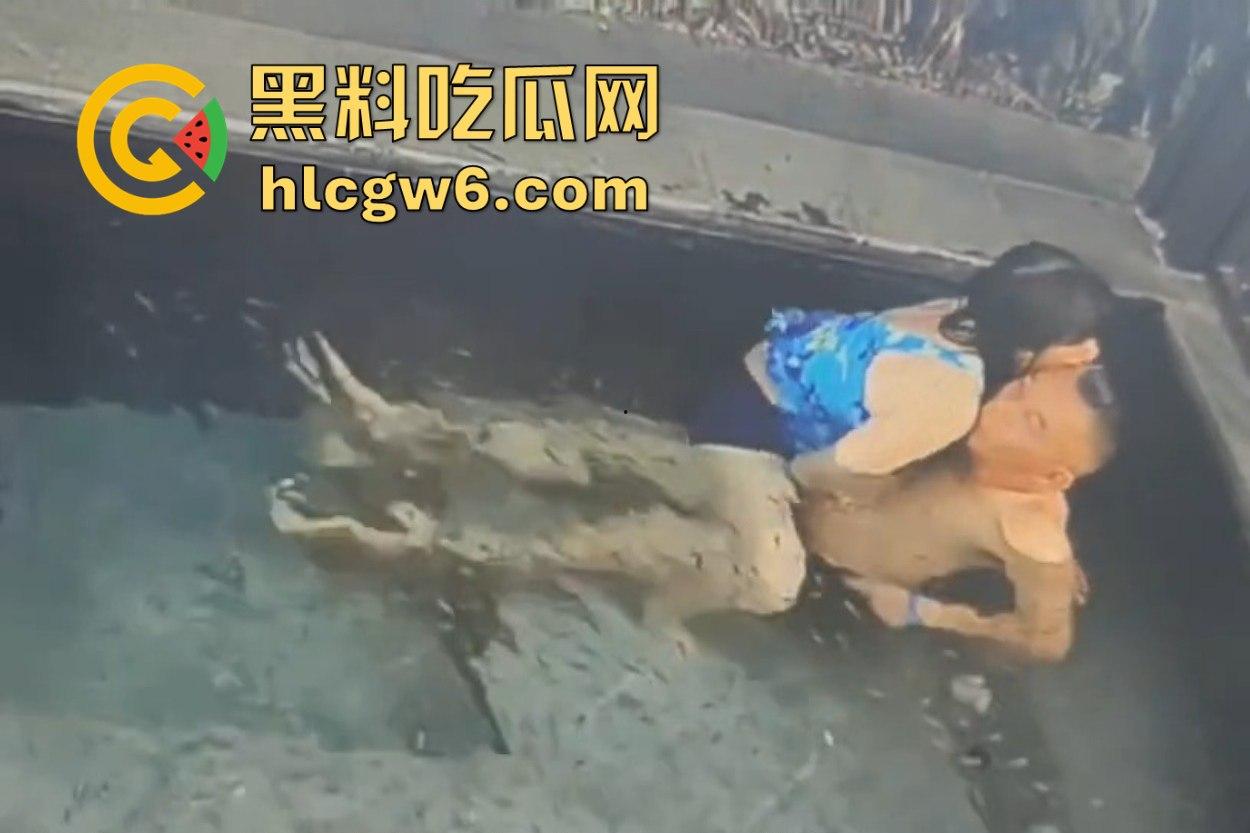 南京老骚逼真会玩 鱼疗池激情操逼玩铁锅炖 鱼被活活踩死干死满池漂着小鱼尸体 工作人员当场骂娘!