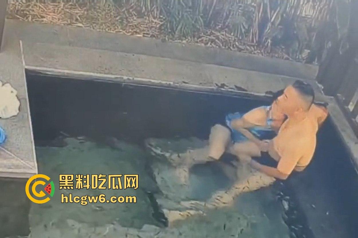 南京老骚逼真会玩 鱼疗池激情操逼玩铁锅炖 鱼被活活踩死干死满池漂着小鱼尸体 工作人员当场骂娘!