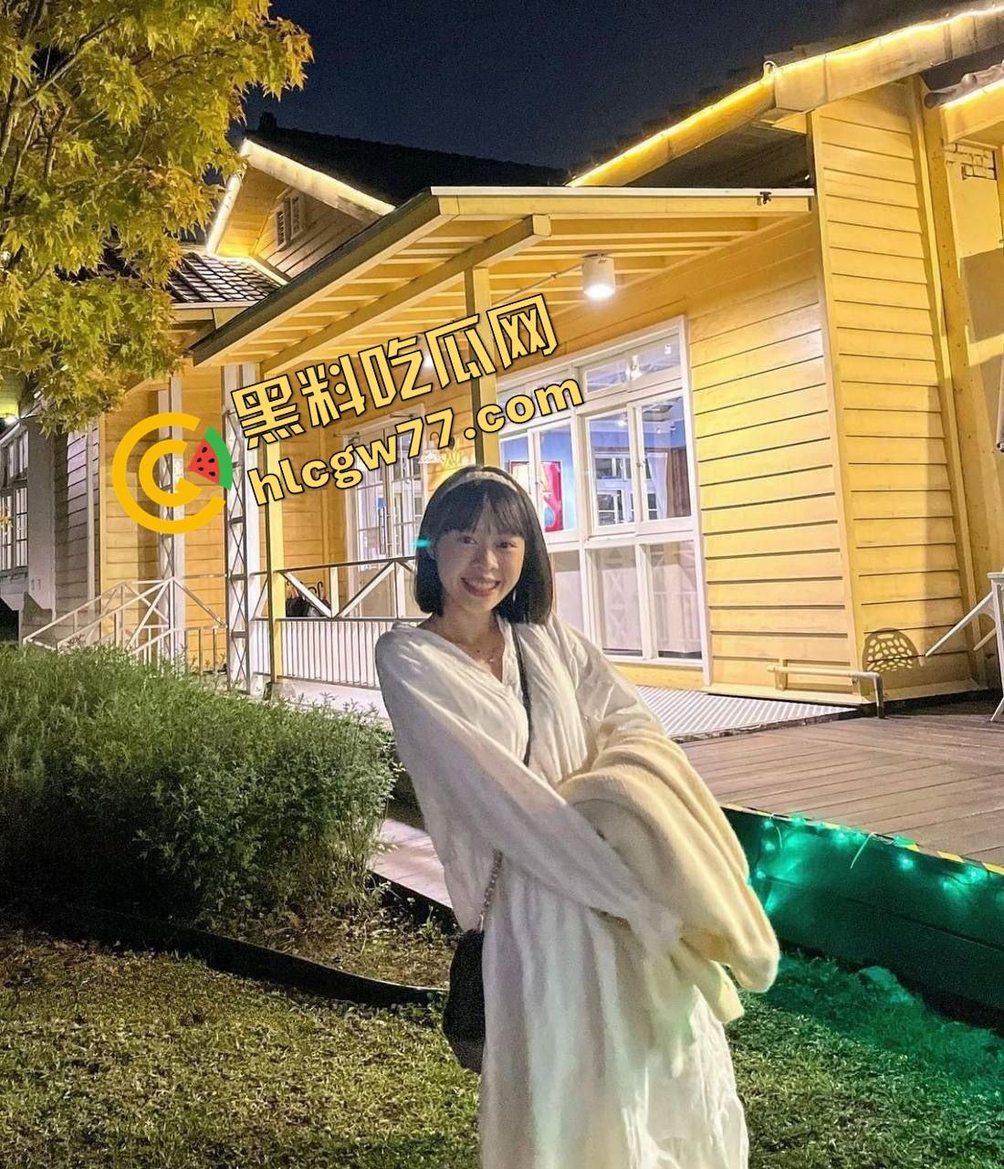 马鞍山JK眼镜妹【李蕊】平时装清纯，自己坐着骑屌骑到喷水，奶子乱颤淫相毕露，简直天生的母狗！