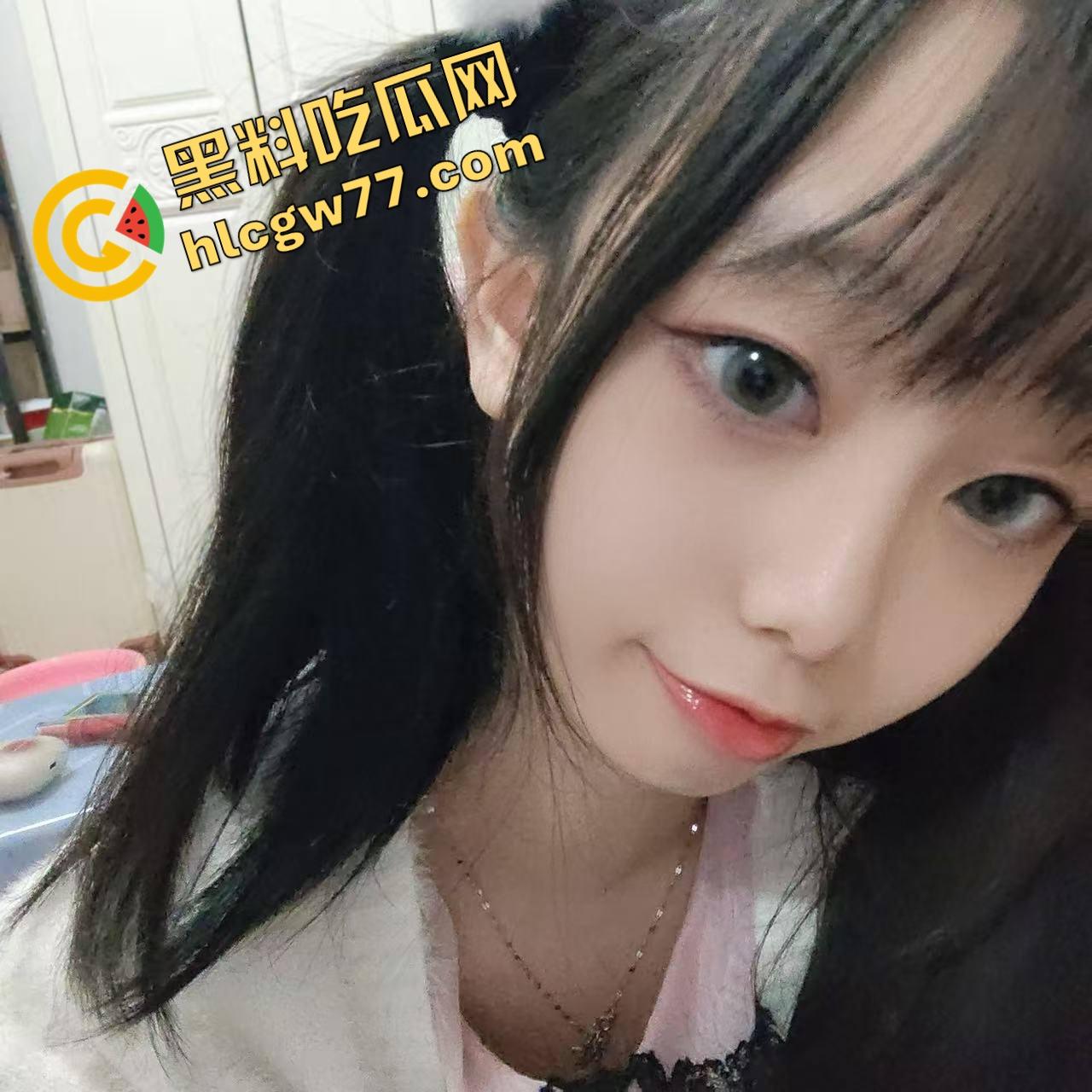 马鞍山JK眼镜妹【李蕊】平时装清纯,自己坐着骑屌骑到喷水,奶子乱颤淫相毕露,简直天生的母狗!