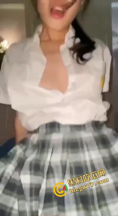 马鞍山JK眼镜妹【李蕊】平时装清纯,自己坐着骑屌骑到喷水,奶子乱颤淫相毕露,简直天生的母狗!