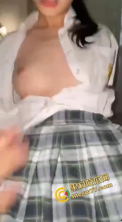 马鞍山JK眼镜妹【李蕊】平时装清纯,自己坐着骑屌骑到喷水,奶子乱颤淫相毕露,简直天生的母狗!